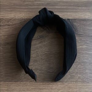 FREE Elegant Knotted Black Headband